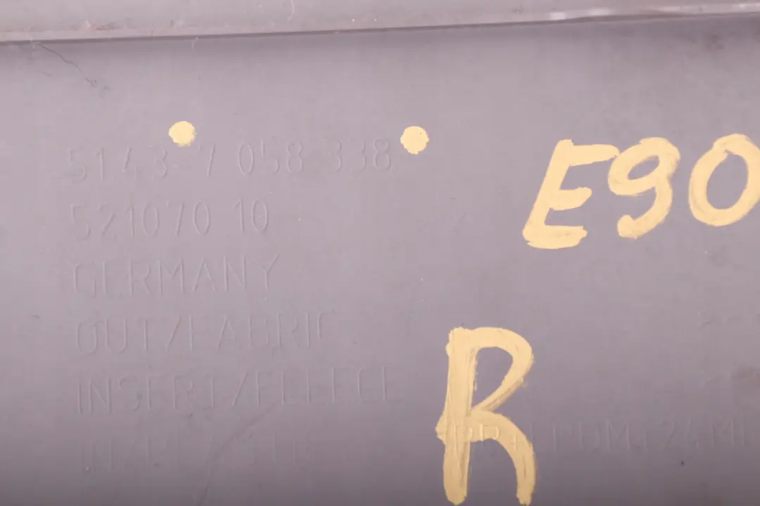 Blende B-Säule Unten Rechts Grau für BMW 3 er E90 E90N E91 mit Teilenummer 7124958 BMW 3 er E90 E90N E91 Blende B-Säule Unten Rechts Grau - SKU 7124958 - Teilenummer 7124958