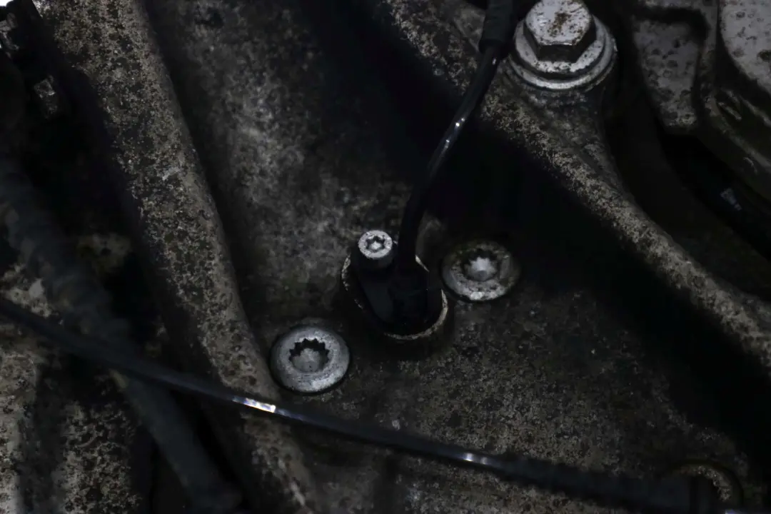 Fila F01 F02 F07 Cuscinetto Perno Vettore Ruota Pinza Freno Anteriore SX per BMW con numero di parte 6775768 BMW Fila F01 F02 F07 Cuscinetto Perno Vettore Ruota Pinza Freno Anteriore SX - SKU 6775768 - Numero di parte 6775768