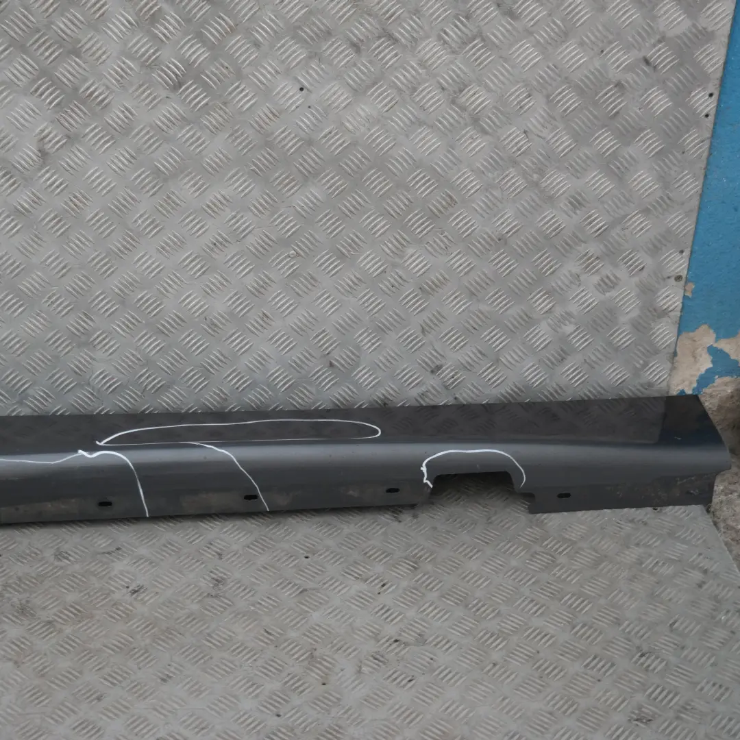 Listello Portiera Apertura Gonna Dx Frizzante Grafite Metallico per BMW E87 con numero di parte 32948 BMW E87 Listello Portiera Apertura Gonna Dx Frizzante Grafite Metallico - SKU 0032948-SG17 - Numero di parte 32948