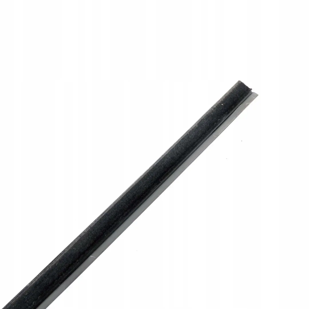 Listwa szyby prawy tył do BMW E36 Sedan Kombi o numerze 8174766 BMW E36 Sedan Kombi Listwa szyby prawy tył - SKU 8174766 - Numer Części 8174766