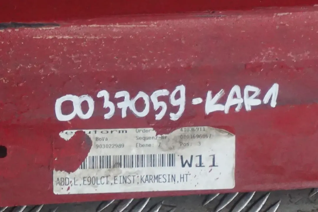 nakładka próg lewy Karmesinrot do BMW E90 LCI o numerze 0037059 BMW E90 LCI nakładka próg lewy Karmesinrot - SKU 0037059-KAR1 - Numer Części 0037059