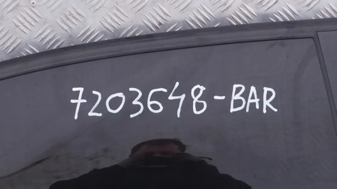 Drzwi prawe tylne tył Barberarot do BMW 3 E90 o numerze 7203648 BMW 3 E90 Drzwi prawe tylne tył Barberarot - SKU 7203648-BAR - Numer Części 7203648