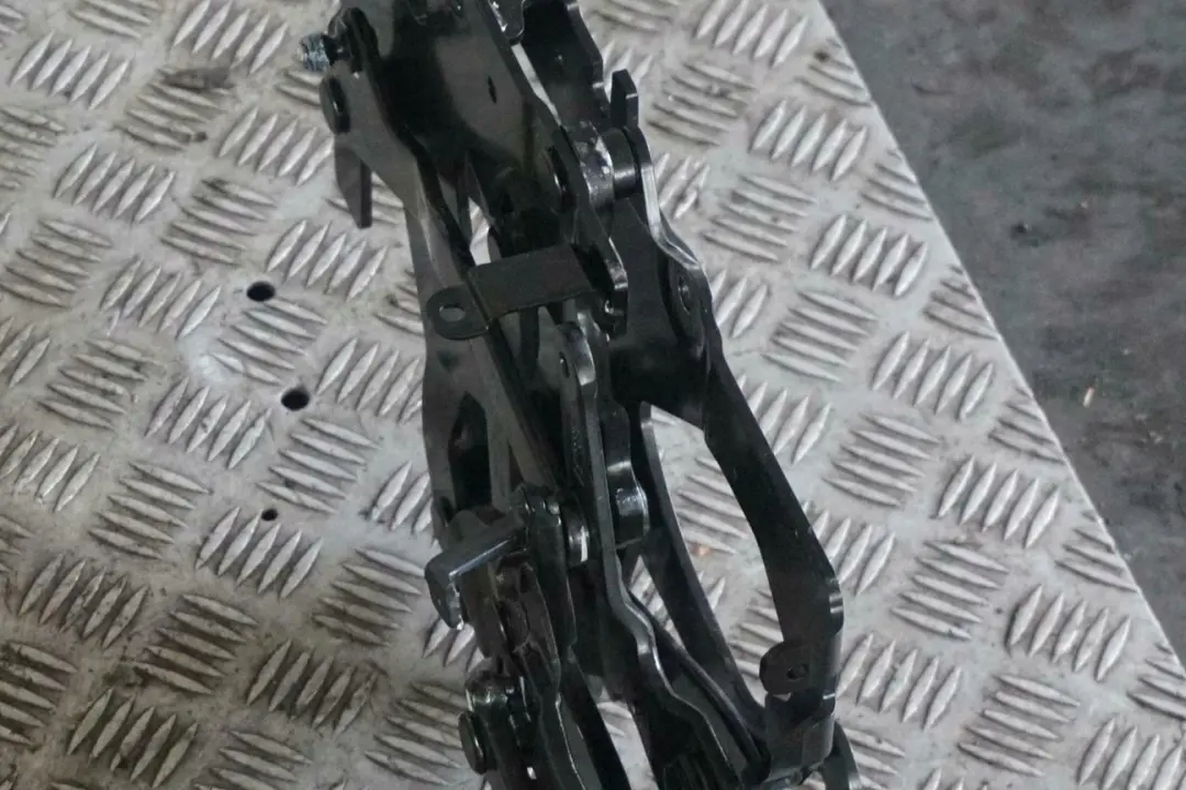 Folding Top Retractable Roof Frame Arm Hinge Mechanism to BMW 1 E88 Convertible with Part number 7180135 BMW 1 E88 Convertible Folding Top Retractable Roof Frame Arm Hinge Mechanism - SKU 7180135 - Part number 7180135