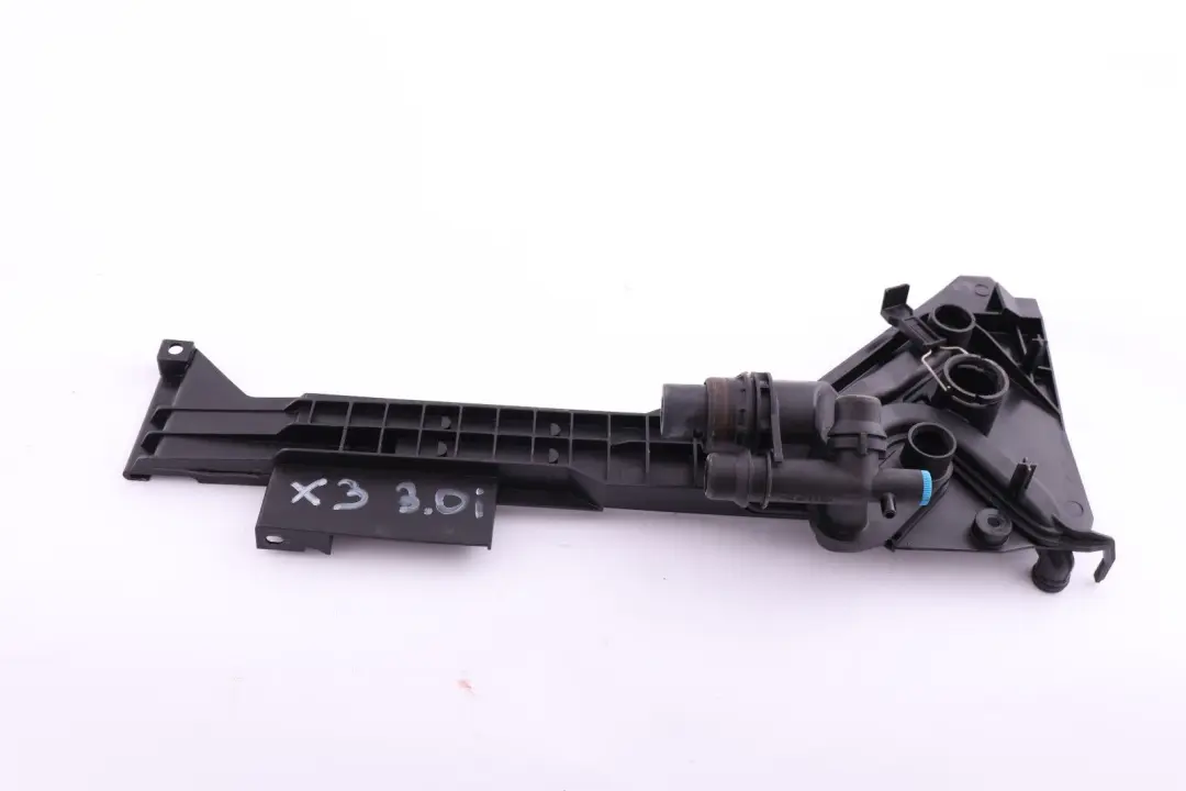 Soporte del Radiador Placa de Montaje Vaso de Expansión para BMW X3 E83 con número de pieza 3400017 BMW X3 E83 Soporte del Radiador Placa de Montaje Vaso de Expansión - SKU 3400017 - Número de pieza 3400017