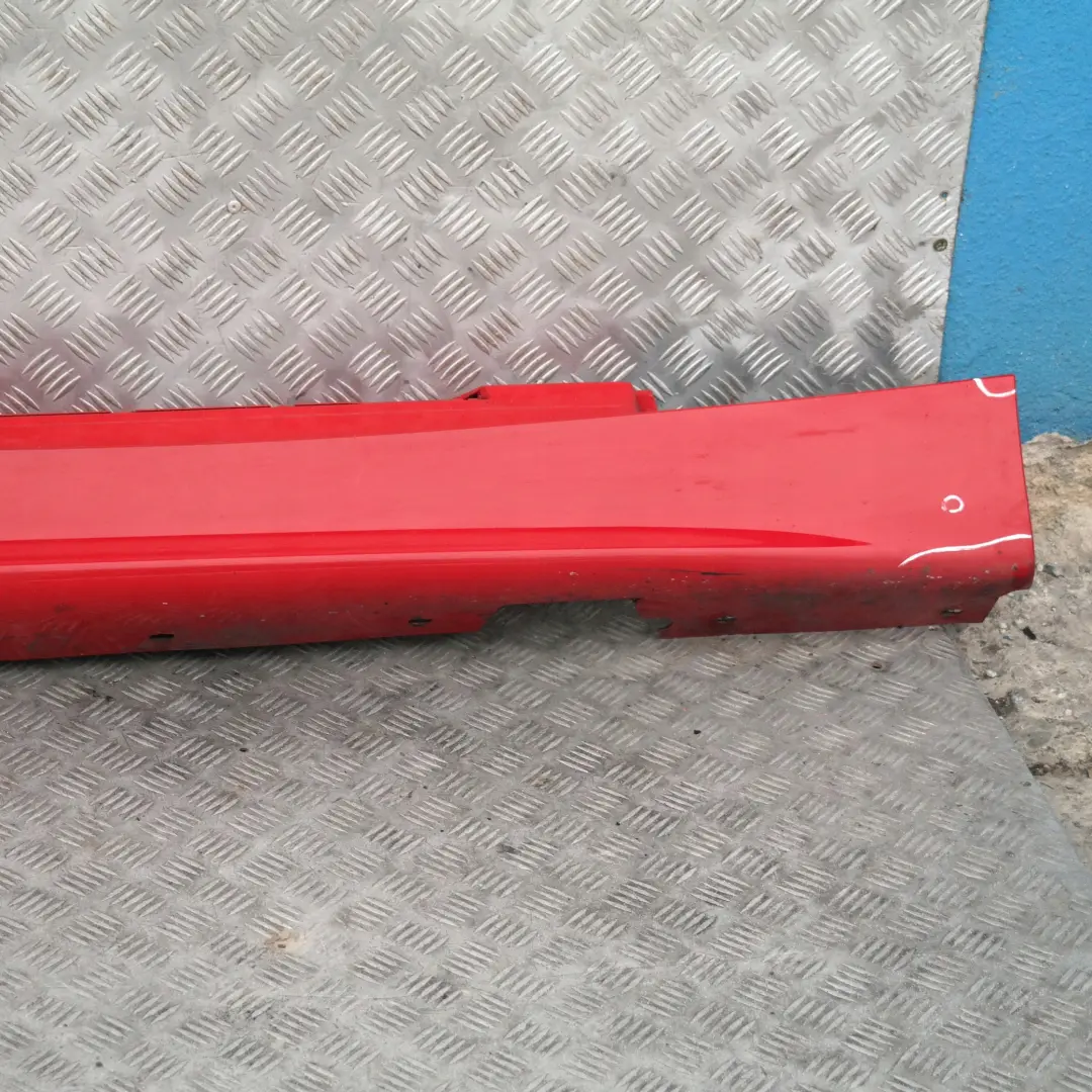 Schwellerleiste Blende Schweller rechts Japanrot Japan Rot 438 für BMW 1 er E87 mit Teilenummer 51770032948 BMW 1 er E87 Schwellerleiste Blende Schweller rechts Japanrot Japan Rot 438 - SKU 0032948-JR3 - Teilenummer 51770032948