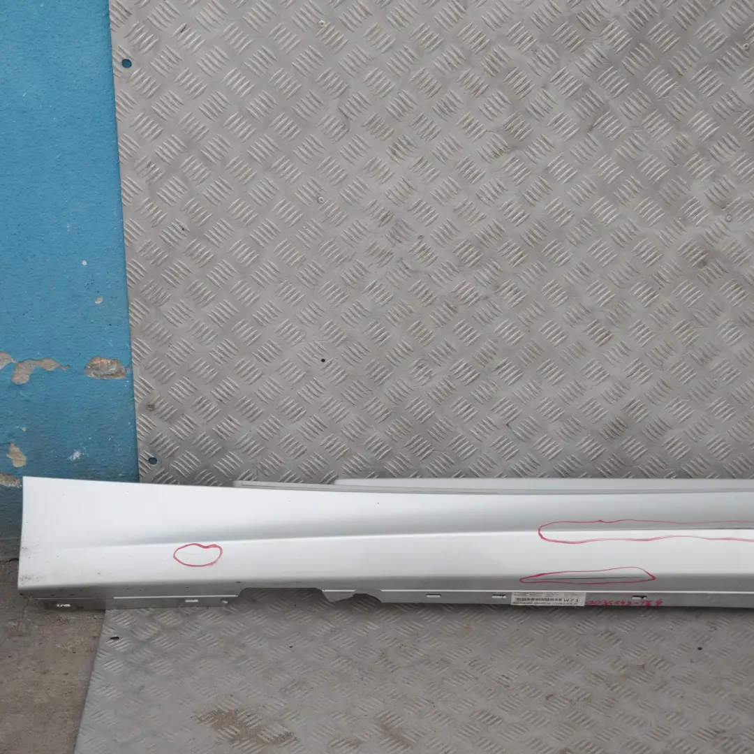 Sill strip skirt left Titansilber Titan Silver para BMW 4 E81 E82 E88 con número de pieza 36143 BMW 4 E81 E82 E88 Sill strip skirt left Titansilber Titan Silver - SKU 0036143-TS4 - Número de pieza 36143