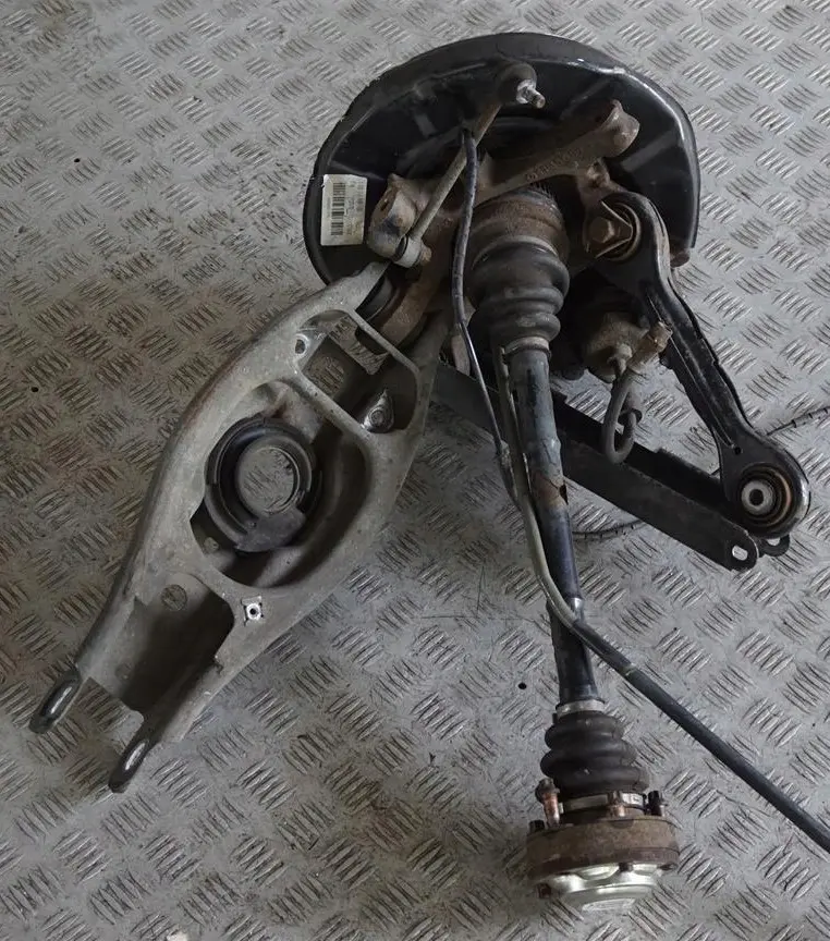 N47 L'Arbre De Sortie Pivotement Arriere Gauche pour BMW 1 Serie E87 LCI 120d à propos du numéro de pièce 6774809 BMW 1 Serie E87 LCI 120d N47 L'Arbre De Sortie Pivotement Arriere Gauche - SKU 6774809-12 - Numéro de pièce 6774809