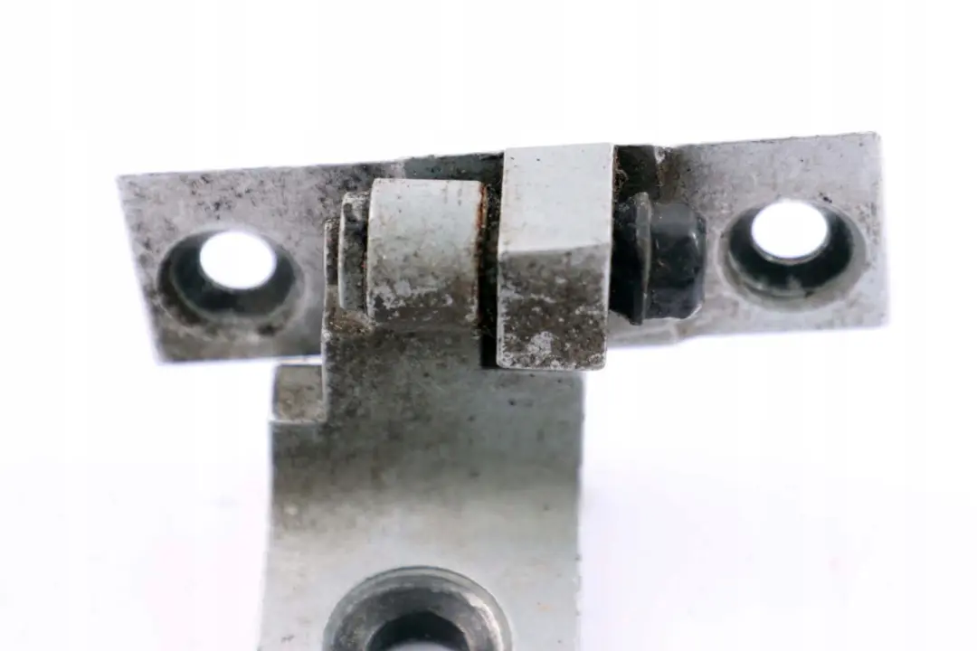 Zawias drzwi prawy przód do BMW E60 E61 o numerze 7068078 BMW E60 E61 Zawias drzwi prawy przód - SKU 7068078 - Numer Części 7068078