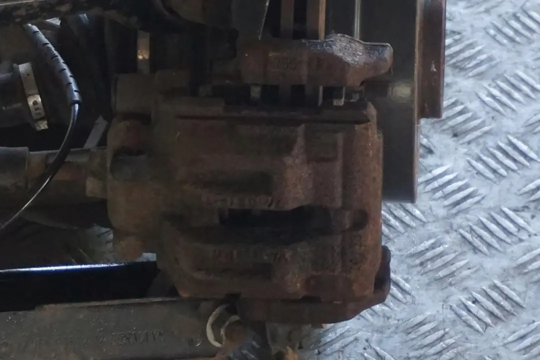 N47 L'Arbre De Sortie Pivotement Arriere Gauche pour BMW 1 Serie E87 LCI 118d à propos du numéro de pièce 6774809 BMW 1 Serie E87 LCI 118d N47 L'Arbre De Sortie Pivotement Arriere Gauche - SKU 6774809-19 - Numéro de pièce 6774809