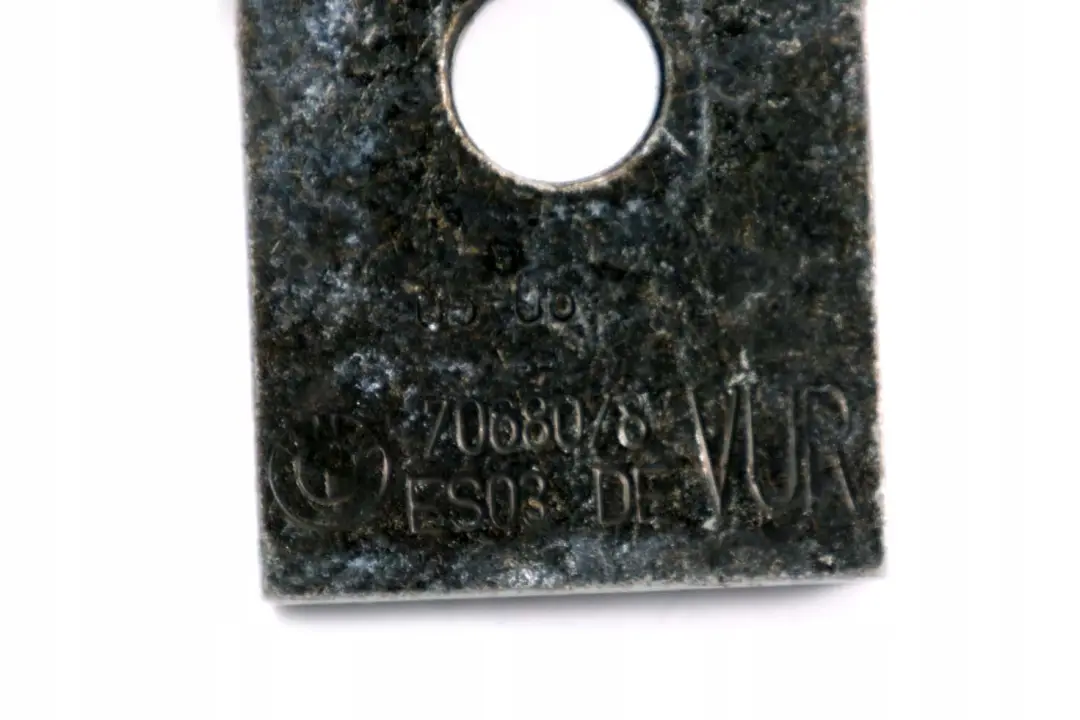 Front right door lower hinge SILBERGRAU O/S to BMW 5 Series E60 E61 with Part number 7068078 BMW 5 Series E60 E61 Front right door lower hinge SILBERGRAU O/S - SKU 7068078 - Part number 7068078