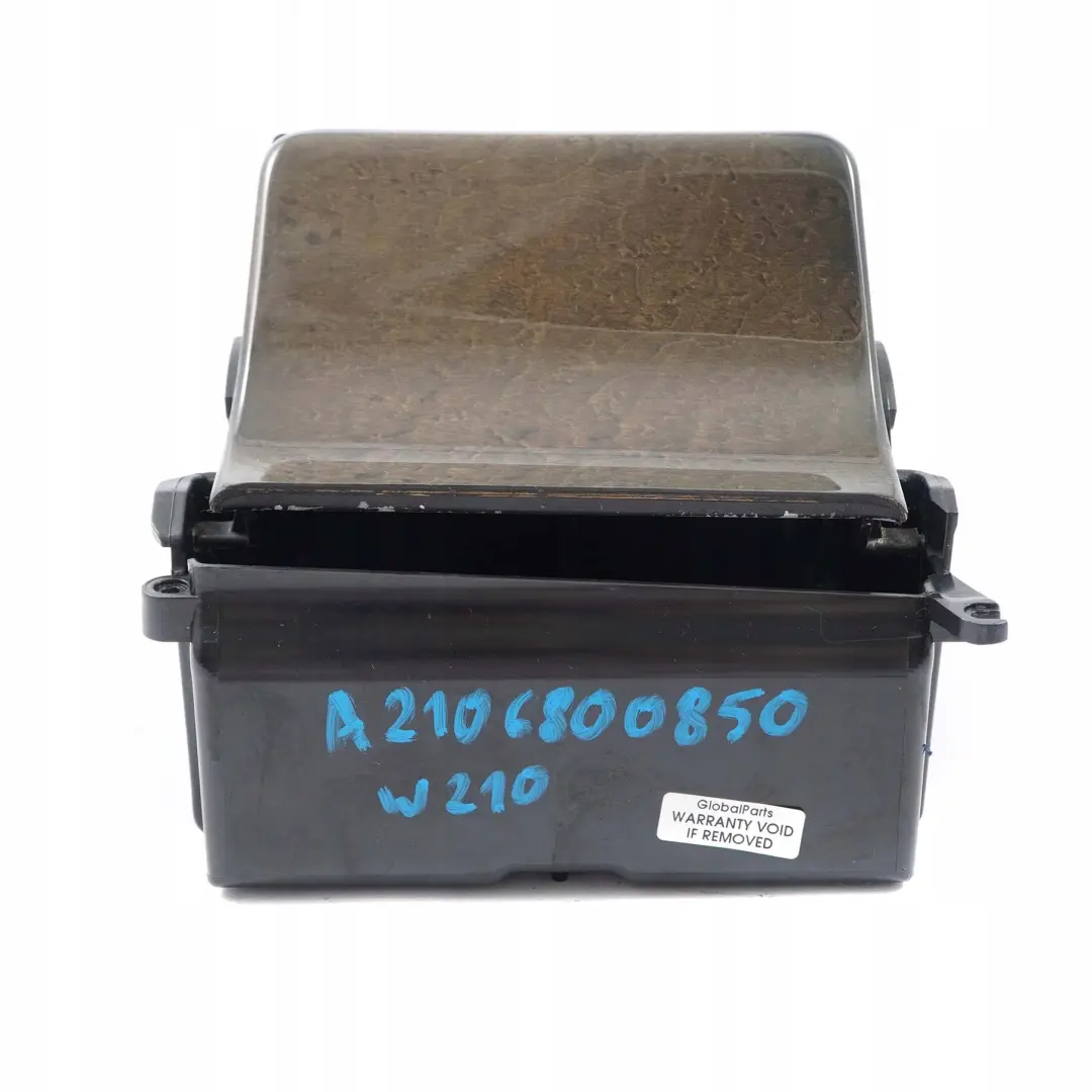 Mercedes-Benz W210 Consolle Centrale Portabibite Posacenere per con numero di parte A2106800850 Mercedes-Benz W210 Consolle Centrale Portabibite Posacenere - SKU A2106800850 - Numero di parte A2106800850