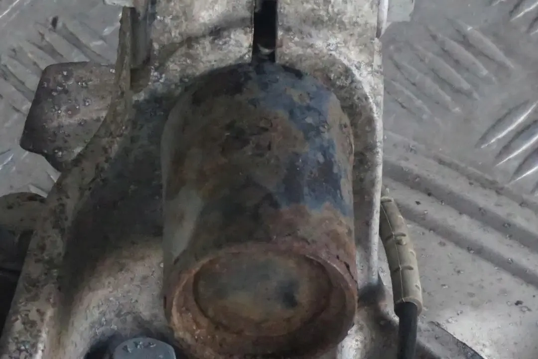 N53 Amortyzator zwrotnica lewy przód do BMW E93 325i o numerze 6785589 BMW E93 325i N53 Amortyzator zwrotnica lewy przód - SKU 6785589-3 - Numer Części 6785589