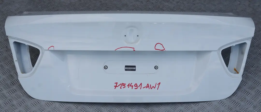 Klapa bagażnika tył tylna Alpinweiss 300 do BMW E90 o numerze 7151491 BMW E90 Klapa bagażnika tył tylna Alpinweiss 300 - SKU 7151491-AW1 - Numer Części 7151491