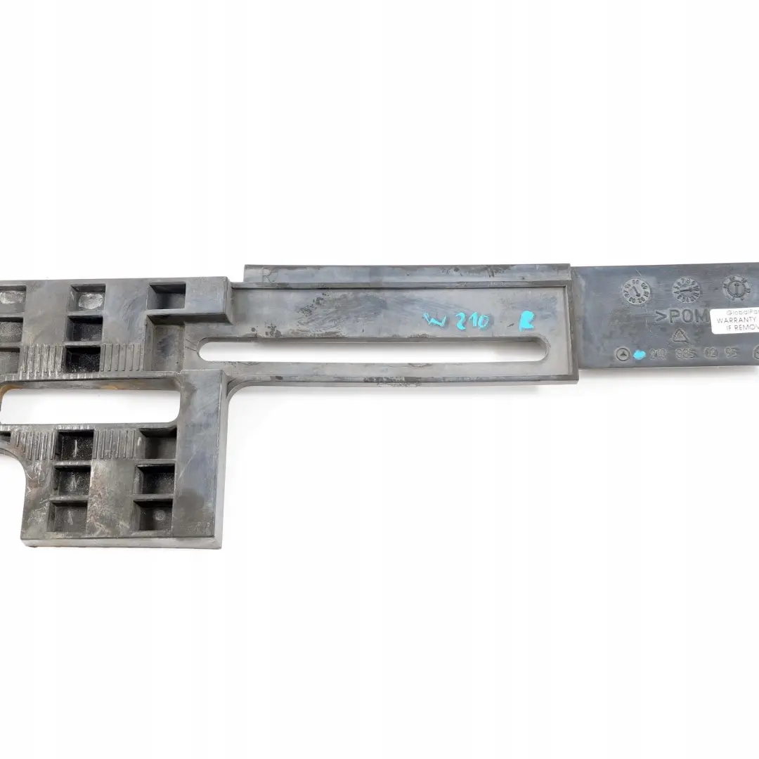 Parachoques Delantero Derecho Panel Capa Intermedia para Mercedes W210 con número de pieza A2108850295 Mercedes W210 Parachoques Delantero Derecho Panel Capa Intermedia - SKU A2108850295 - Número de pieza A2108850295