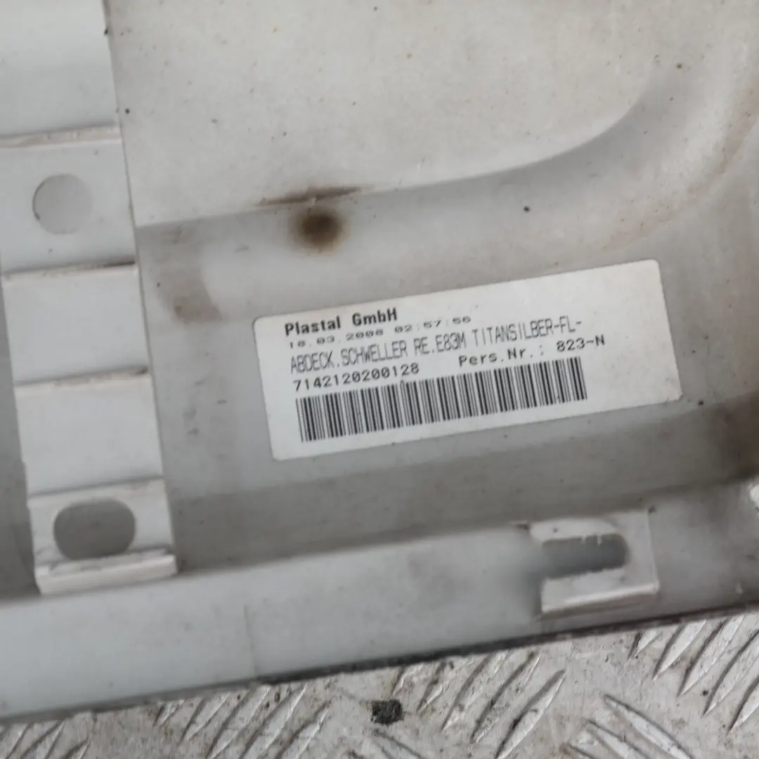 Copertura Gonna Destra Argento-Titanio Argento per BMW X3 E83 M Sport con numero di parte 403482 BMW X3 E83 M Sport Copertura Gonna Destra Argento-Titanio Argento - SKU 0403482-TS - Numero di parte 403482