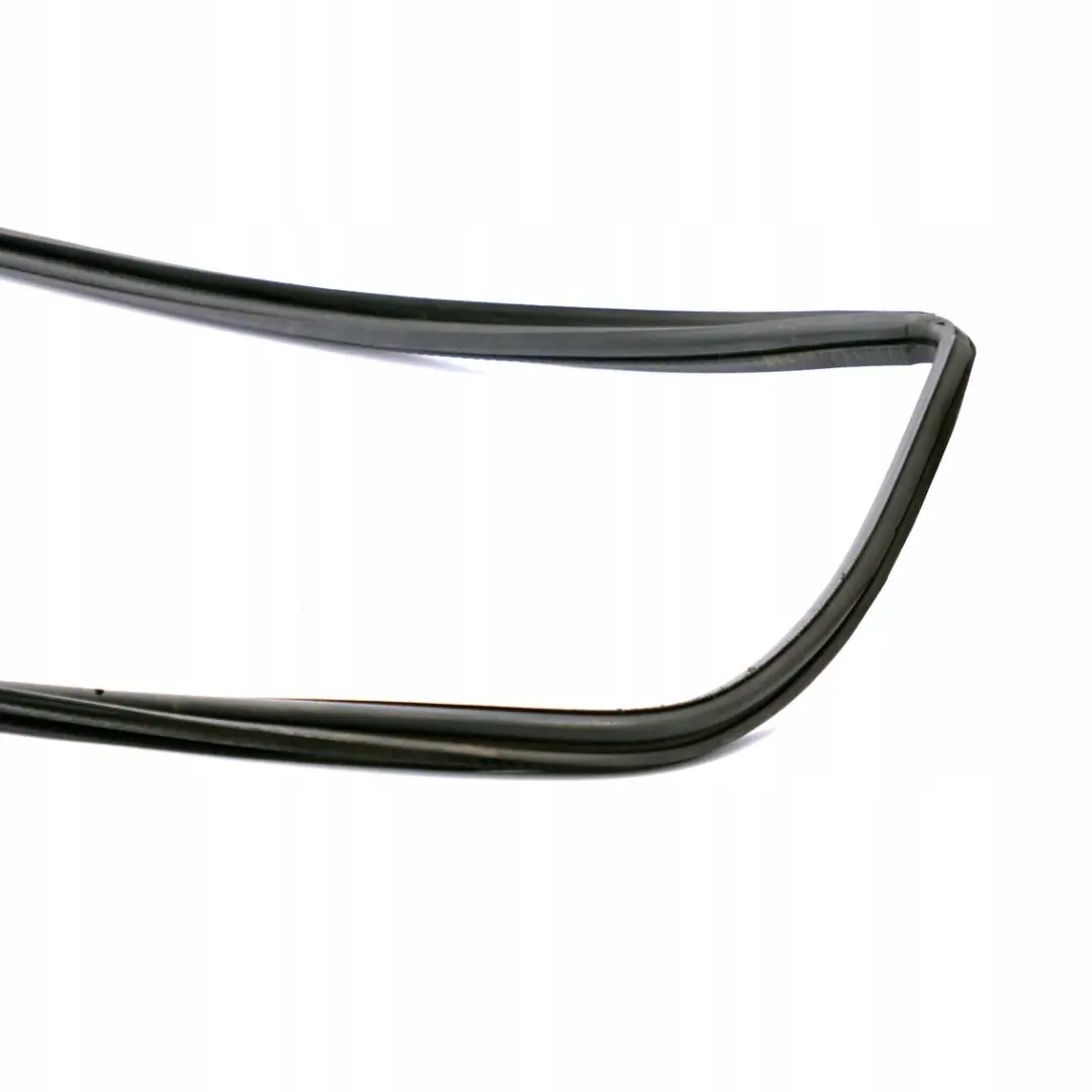 Uszczelka Klapy Bagażnika do BMW E46 Kombi o numerze 8233431 BMW E46 Kombi Uszczelka Klapy Bagażnika - SKU 8233431 - Numer Części 8233431