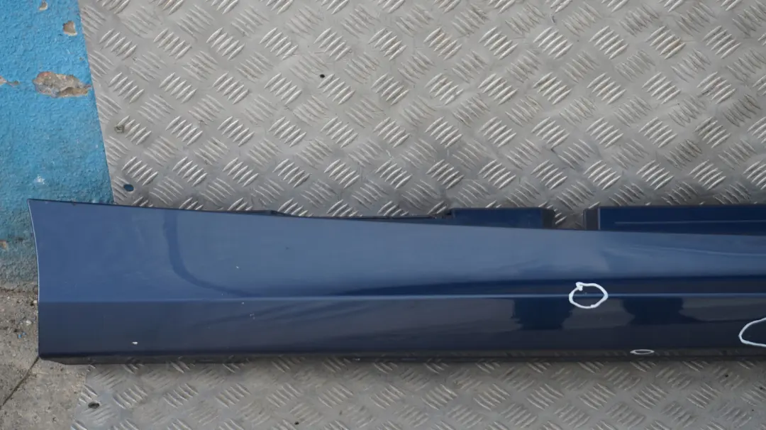 Schwellerleiste Blende Schweller Rechts Tiefseeblau Blau - A76 für BMW 1 E87 LCI mit Teilenummer 0036144 BMW 1 E87 LCI Schwellerleiste Blende Schweller Rechts Tiefseeblau Blau - A76 - SKU 0036144-DSB - Teilenummer 0036144