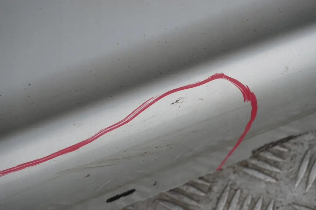 Nakładka próg lewy titansilber 354 do BMW E87 o numerze 0032949 BMW E87 Nakładka próg lewy titansilber 354 - SKU 0032949-TS23 - Numer Części 0032949