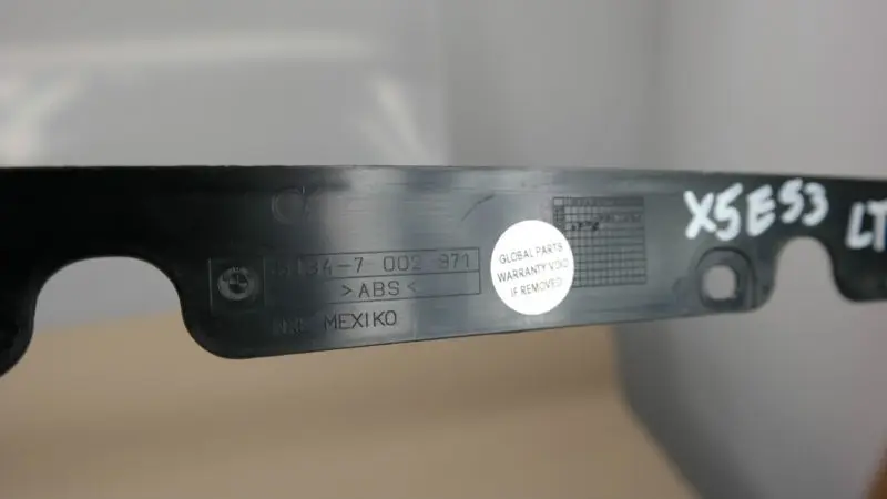 Osłona listwa uszczelka drzwi lewy tył do BMW E53 X5 o numerze 7002971 BMW E53 X5 Osłona listwa uszczelka drzwi lewy tył - SKU 7002971 - Numer Części 7002971