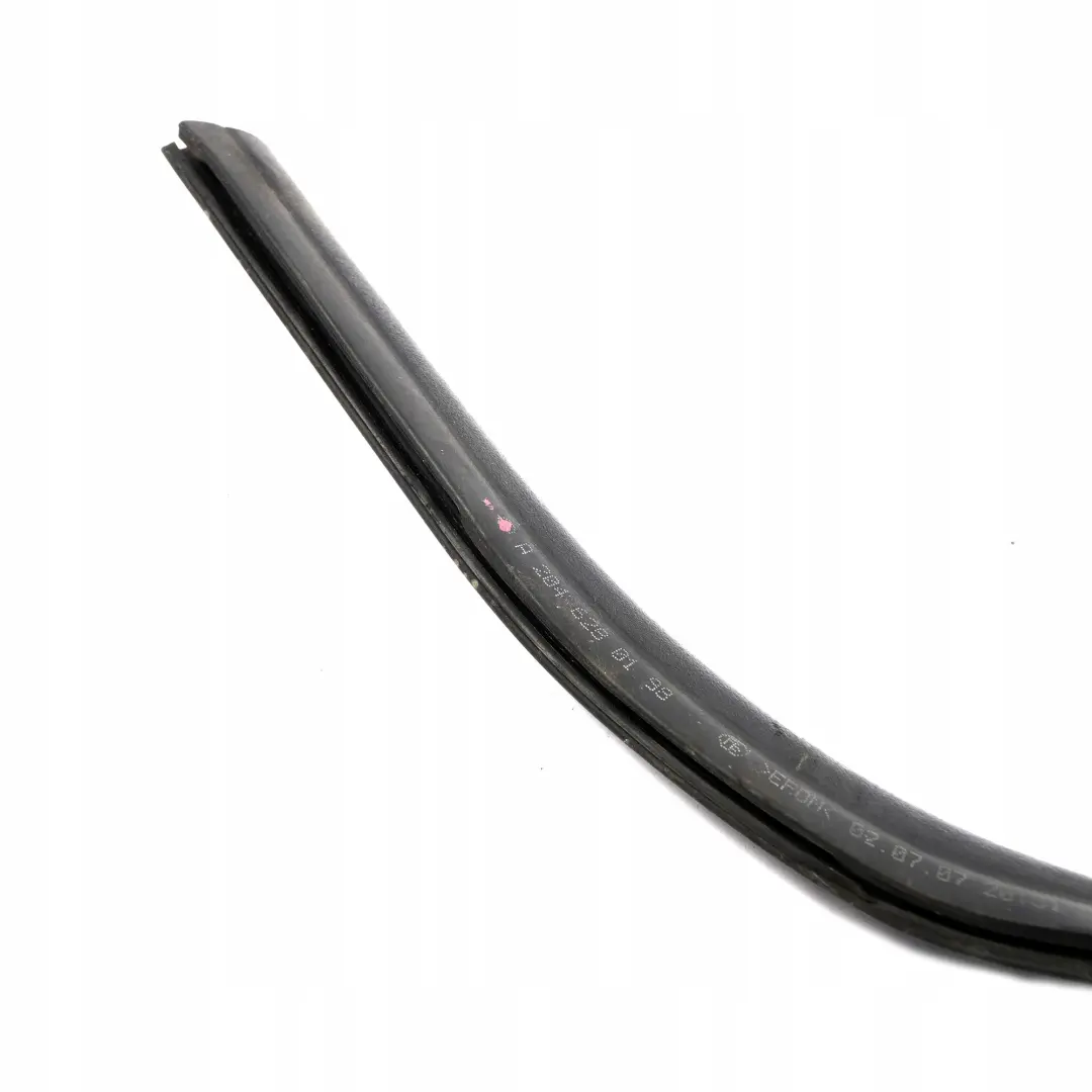 Motorhaube Gummi Dichtung Vorne für Mercedes W204 C207 mit Teilenummer A2046280198 Mercedes W204 C207 Motorhaube Gummi Dichtung Vorne - SKU A2046280198 - Teilenummer A2046280198