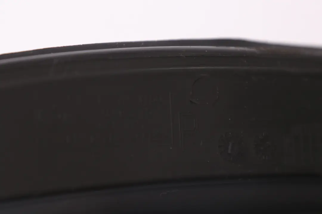 BMW 5 er E60 E60N E61 E61N Blende Wasserrinne vorne rechts - SKU 7034160 - Teilenummer 7034160