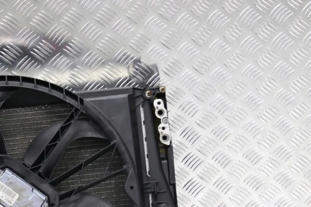 Chłodnica wentylator diesel 400W do BMW E81 E87 E90 o numerze 8506668 BMW E81 E87 E90 Chłodnica wentylator diesel 400W - SKU 8506668 - Numer Części 8506668