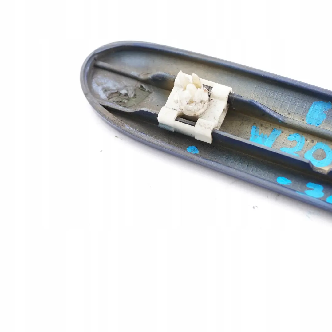 Parafango anteriore destro O/S Striscia modanatura Jaspisblau Blu per Mercedes W203 con numero di parte A2036900262 Mercedes W203 Parafango anteriore destro O/S Striscia modanatura Jaspisblau Blu - SKU A2036900262-JAS - Numero di parte A2036900262