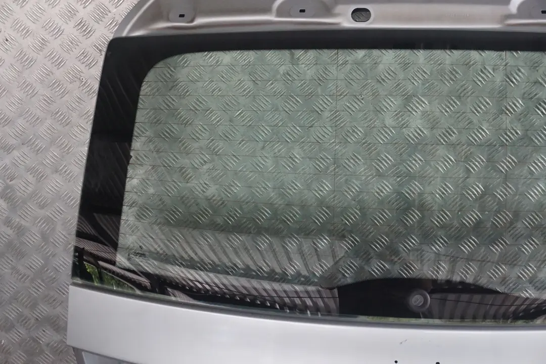 Klapa bagażnika tył titansilber 354 do BMW E83 X3 o numerze 3452197 BMW E83 X3 Klapa bagażnika tył titansilber 354 - SKU 3452197-TS3 - Numer Części 3452197