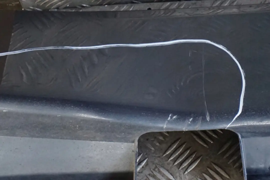 Bas de Porte Couverture Seuil A Gauche Bleu Tolede Metallise pour BMW E65 à propos du numéro de pièce 0140037 BMW E65 Bas de Porte Couverture Seuil A Gauche Bleu Tolede Metallise - SKU 0140037-TDB - Numéro de pièce 0140037