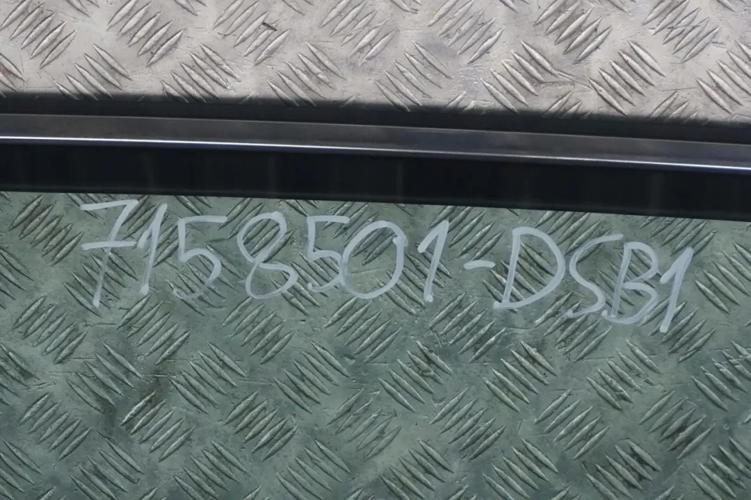 Drzwi lewe tylne tył Tiefseeblau do BMW E61 o numerze 7158501 BMW E61 Drzwi lewe tylne tył Tiefseeblau - SKU 7158501-DSB1 - Numer Części 7158501