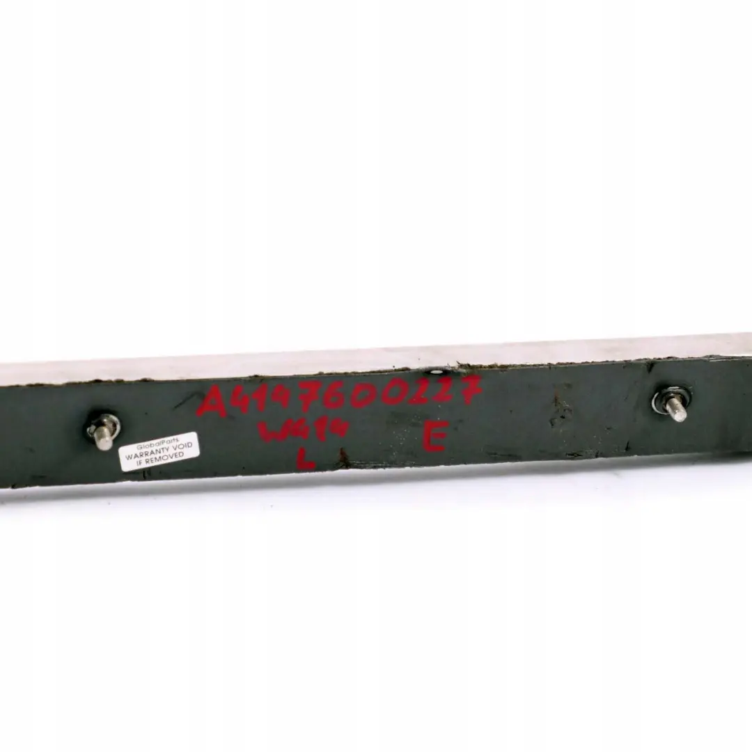  Mercedes-Benz W414 Arriere Gauche Porte Coulissante Guide Rail - SKU A4147600227 - Numéro de pièce A4147600227