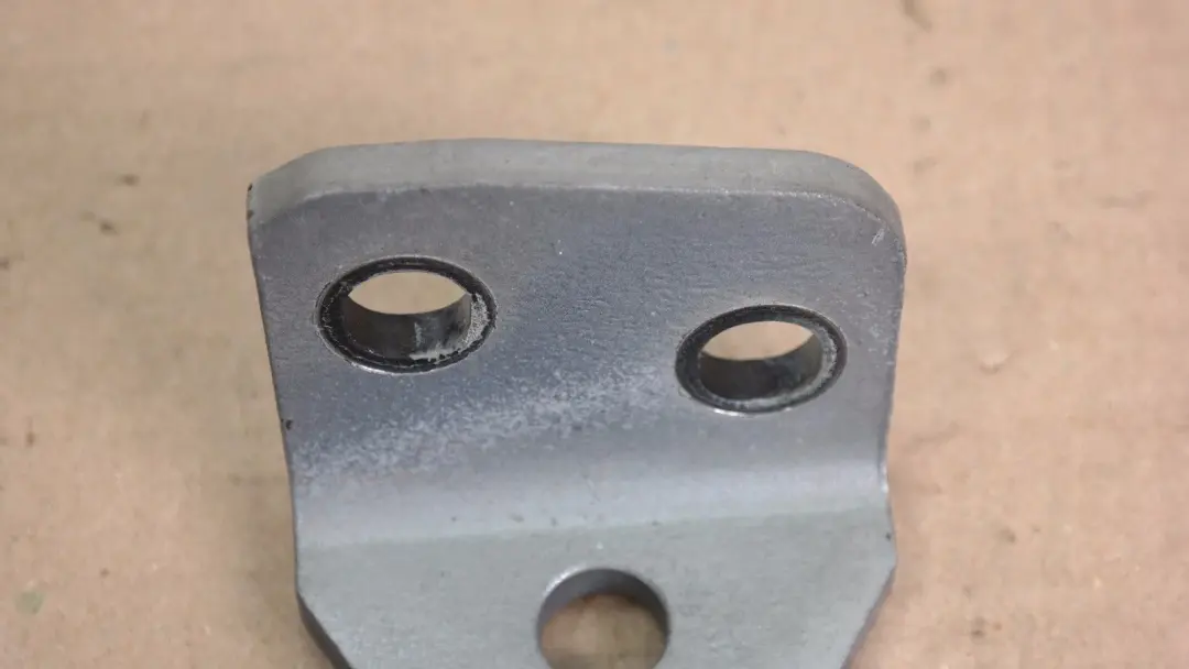 Zawias drzwi górny prawy do BMW E83 X3 o numerze 3402820 BMW E83 X3 Zawias drzwi górny prawy - SKU 3422370-SBG - Numer Części 3402820