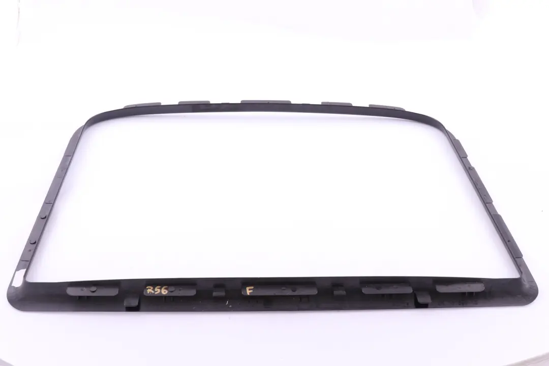 Ramka osłona szyberdachu przód do MINI R55 R56 R60 o numerze 2752543 MINI R55 R56 R60 Ramka osłona szyberdachu przód - SKU 2752543 - Numer Części 2752543