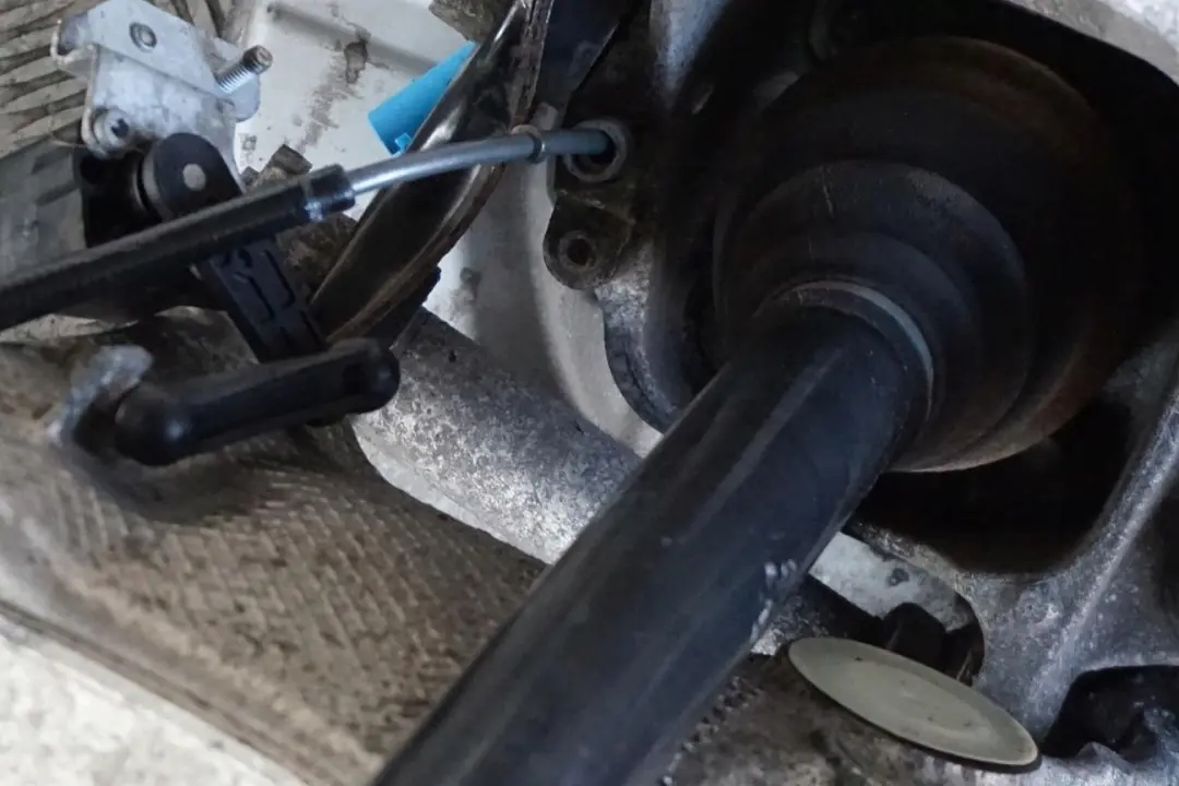 BMW 5 E61 525d M57N2 Rear Left N/S Output Shaft Suspension Leg Wheel Carrier - SKU lhd-6770924-5 - Part number 6770923