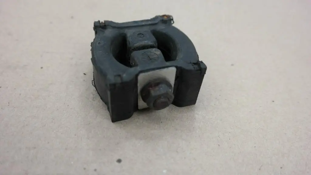 BMW 3 5 Series E60 M5 E90 E92 M3 Connecting Plate Exhaust System Rubber Mounting - SKU 7832991 - Part number 7832991