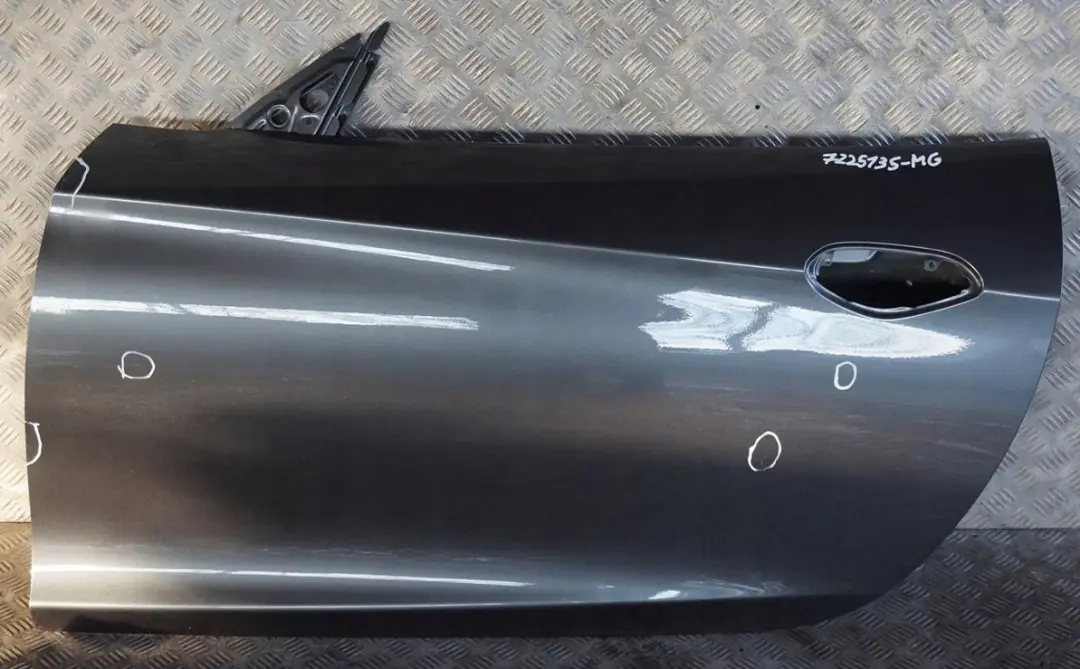 Drzwi lewe lewy przód Mineralgrau do BMW E89 Z4 o numerze 7225135 BMW E89 Z4 Drzwi lewe lewy przód Mineralgrau - SKU 7225135-MG - Numer Części 7225135