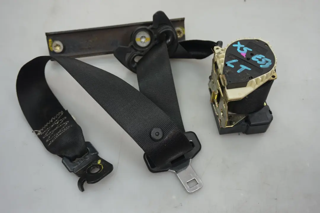 Cintura Superiore Posteriore Sinistra 7211 per BMW X5 E53 con numero di parte 72118402691 BMW X5 E53 Cintura Superiore Posteriore Sinistra 7211 - SKU 8402691 - Numero di parte 72118402691