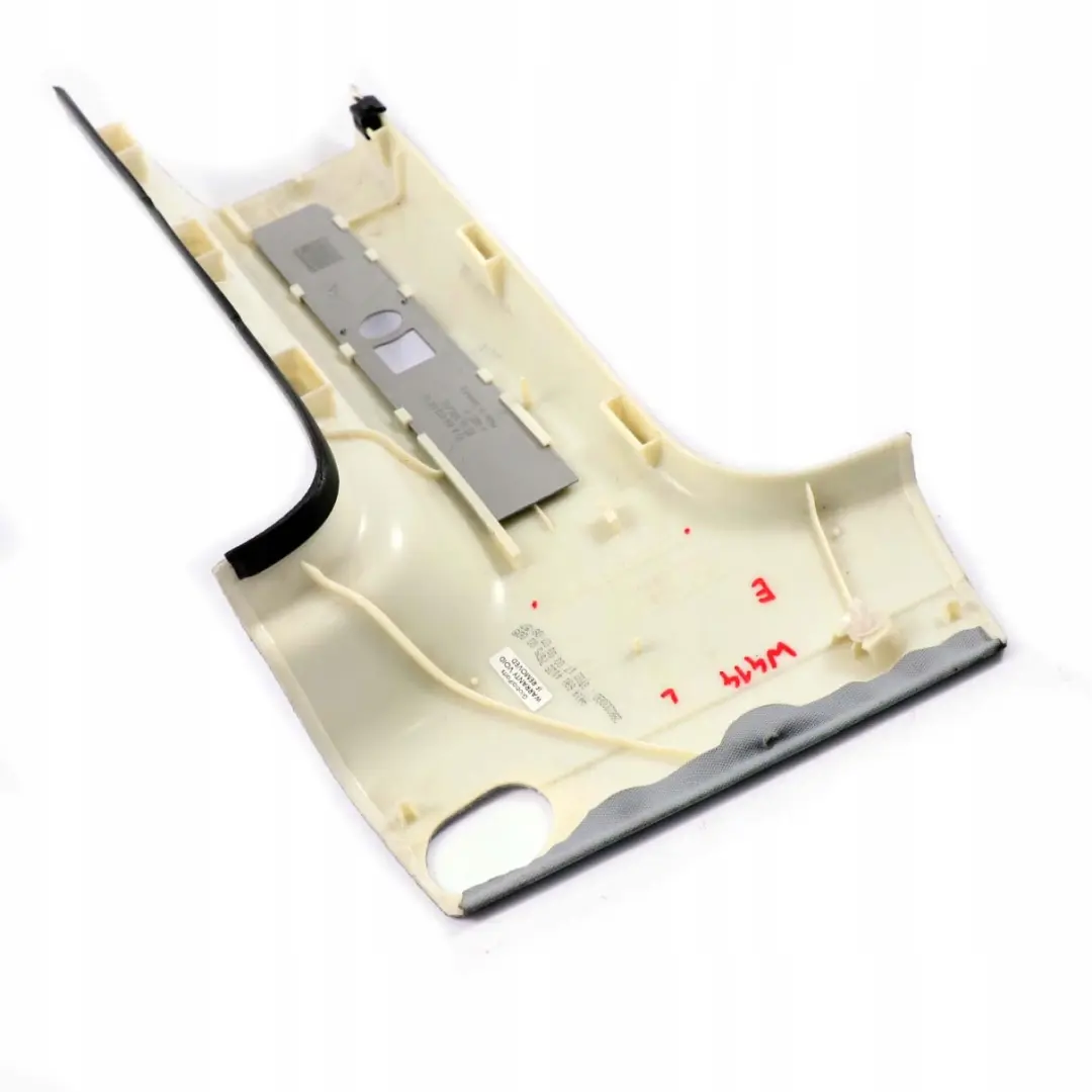 Mercedes-Benz W414 Couverture Borne-C Arriere Gauche Capot pour à propos du numéro de pièce A4146903425 Mercedes-Benz W414 Couverture Borne-C Arriere Gauche Capot - SKU A4146903425 - Numéro de pièce A4146903425