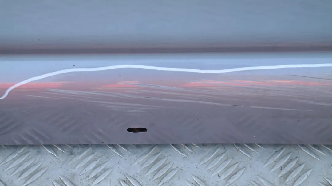 Listello Portiera Apertura Gonna Dx Quarzo-Blu Metallizzato per BMW E87 con numero di parte 51770032948 BMW E87 Listello Portiera Apertura Gonna Dx Quarzo-Blu Metallizzato - SKU 0032948-QB6 - Numero di parte 51770032948