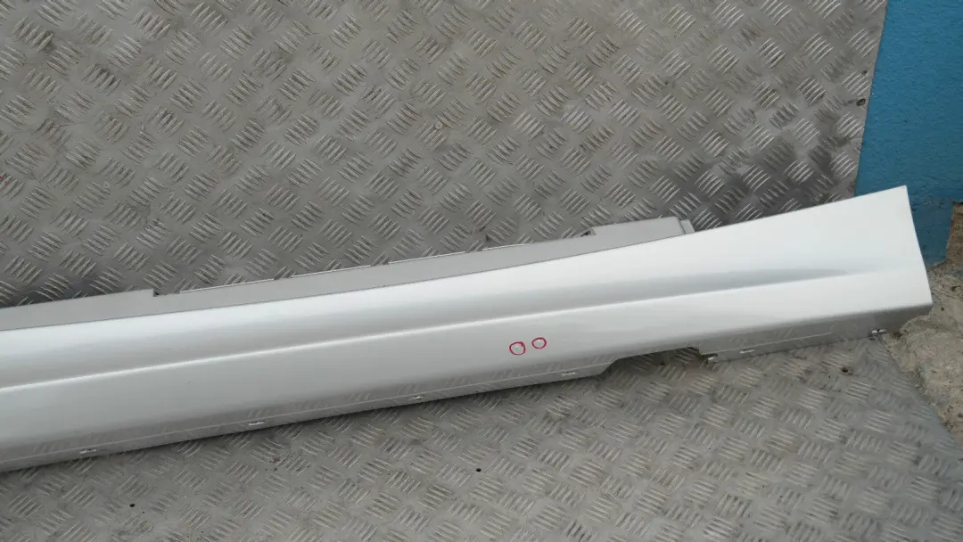 BMW E87 LCI Bas de Porte Couverture Seuil Droite Argent Titane Argent - SKU 0036144-TS8 - Numéro de pièce 51770036144