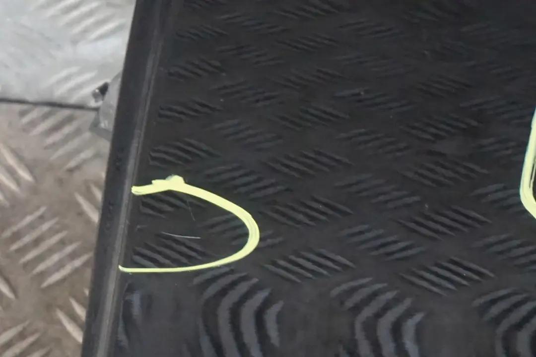 Porta posteriore sinistra Schwarz II Nero 2 - 668 per BMW 2 E87 con numero di parte 7191017 BMW 2 E87 Porta posteriore sinistra Schwarz II Nero 2 - 668 - SKU 7191017-SCH2 - Numero di parte 7191017