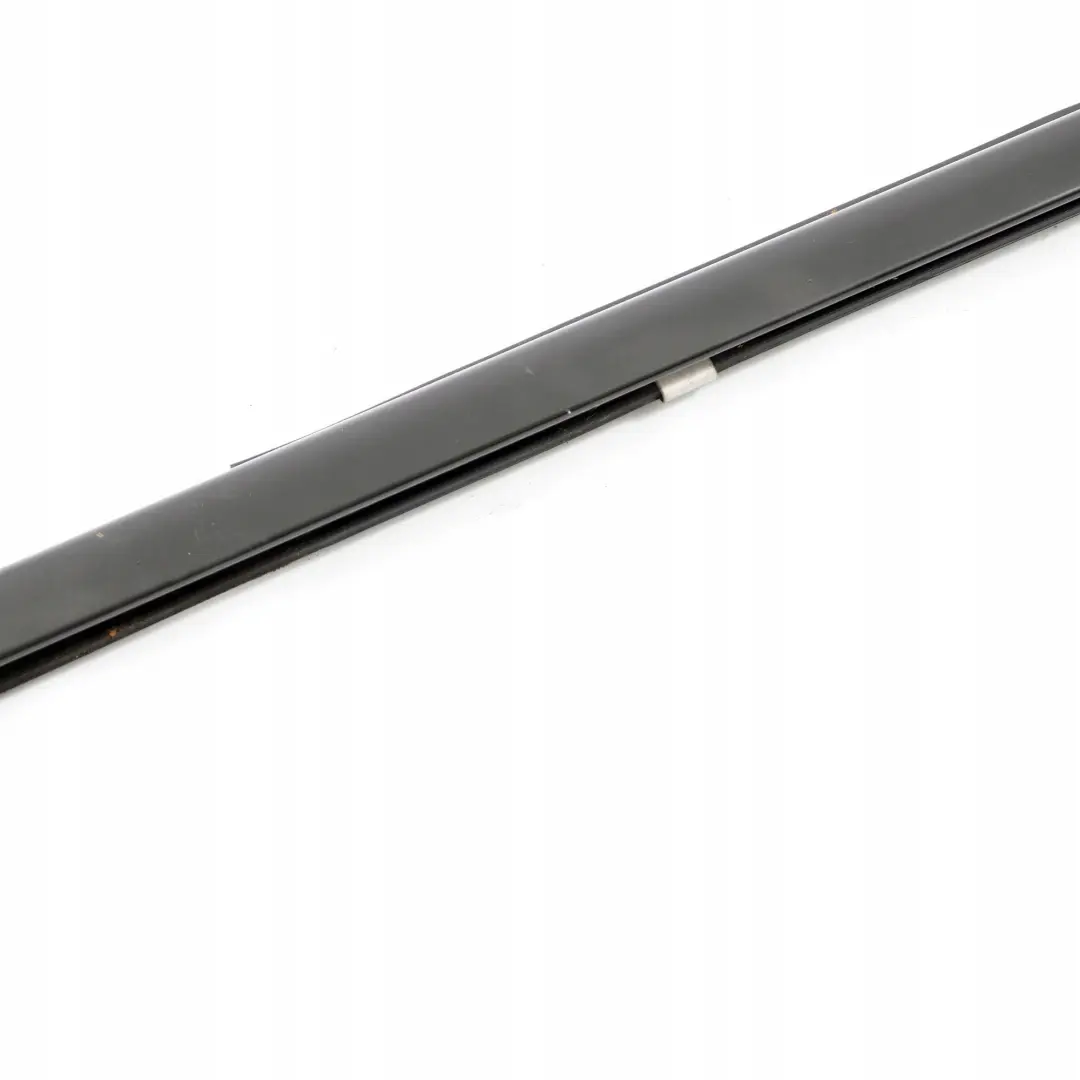 Clase W203 Ventana Trasera Derecha Moldura De Tira De Recorte Exterior para Mercedes con número de pieza A2037350665 Mercedes Clase W203 Ventana Trasera Derecha Moldura De Tira De Recorte Exterior - SKU A2037350665 - Número de pieza A2037350665