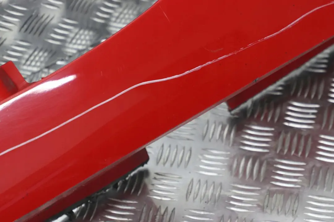 Listello Portiera Destra Rosso Chiaro Rosso - 314 per BMW Z4 E85 E86 con numero di parte 0031108 BMW Z4 E85 E86 Listello Portiera Destra Rosso Chiaro Rosso - 314 - SKU 0031108-HELL - Numero di parte 0031108