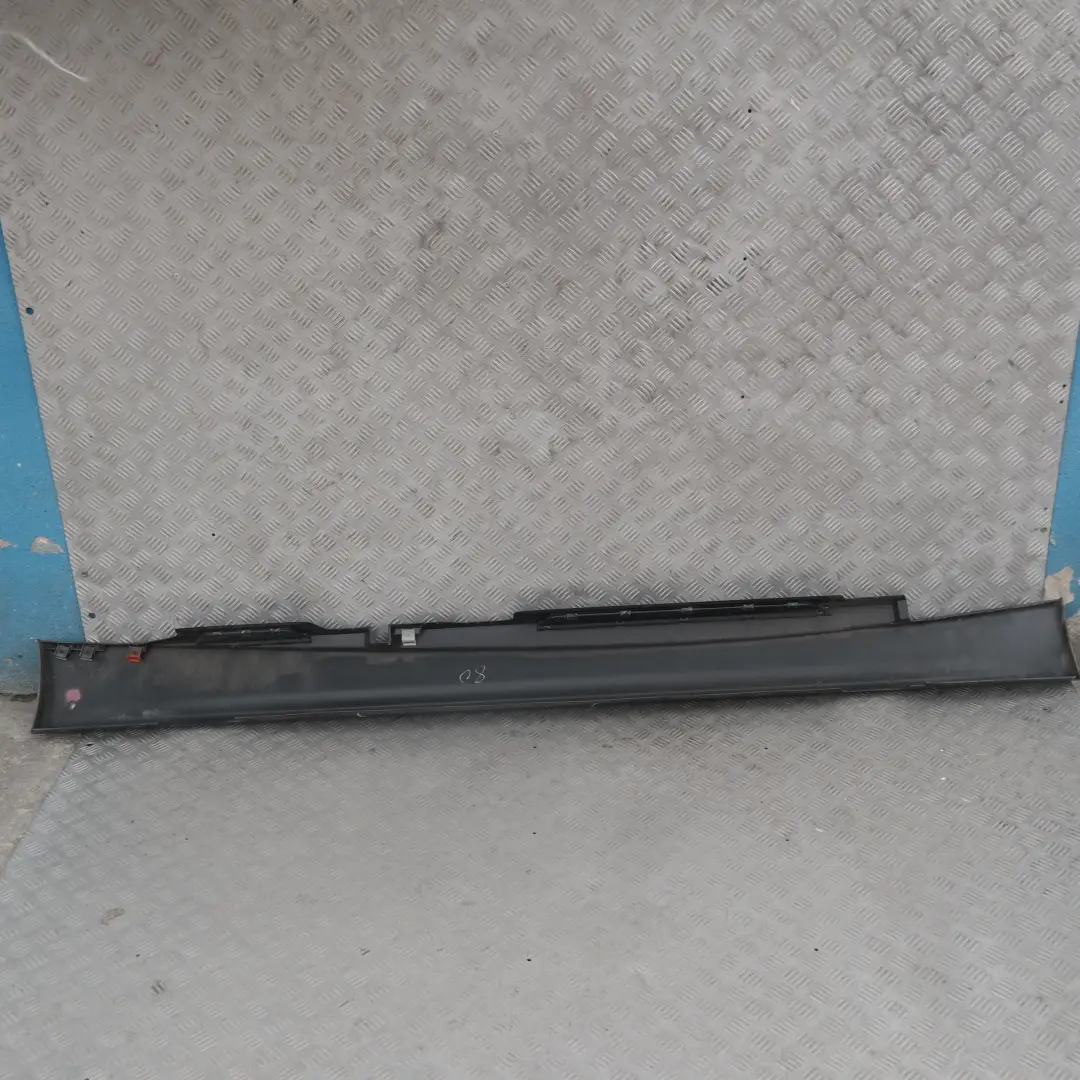 Sill strip side skirt left Black Sapphire Metallic - 475 para BMW E87 con número de pieza 32949 BMW E87 Sill strip side skirt left Black Sapphire Metallic - 475 - SKU 0032949-BS16 - Número de pieza 32949