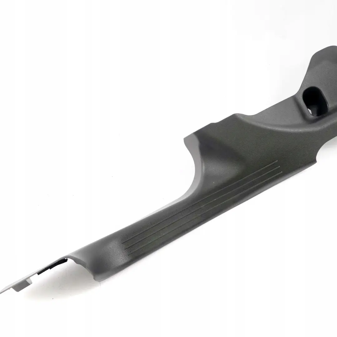 Ferrovia Posteriore Sinistra Tappeto Bordo Porta Soglie per Mercedes W203 con numero di parte A2036863136 Mercedes W203 Ferrovia Posteriore Sinistra Tappeto Bordo Porta Soglie - SKU A2036863136 - Numero di parte A2036863136