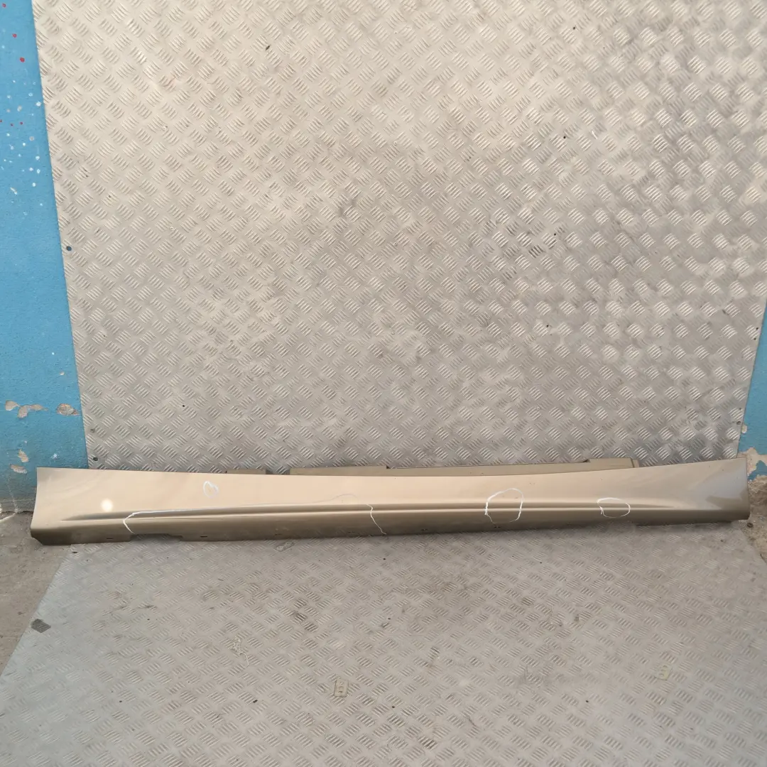Listello Portiera Apertura Gonna Destra Sonora Metallizzato per BMW E87 con numero di parte 51770032948 BMW E87 Listello Portiera Apertura Gonna Destra Sonora Metallizzato - SKU 0032948-SON3 - Numero di parte 51770032948