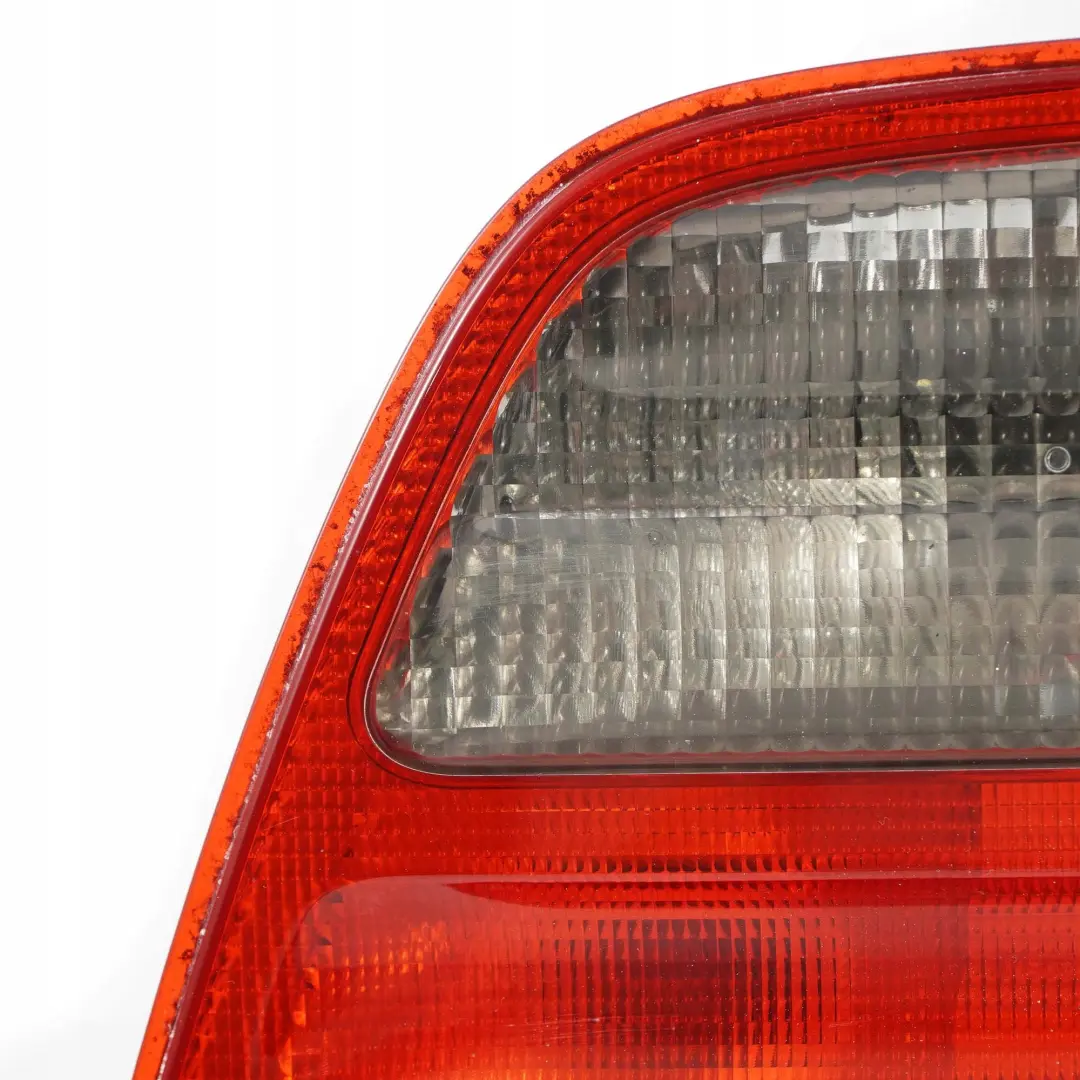 Mercedes-Benz W210 Break Hayon Arriere Droite Page Lampe pour à propos du numéro de pièce A2108207664 Mercedes-Benz W210 Break Hayon Arriere Droite Page Lampe - SKU A2108207664 - Numéro de pièce A2108207664