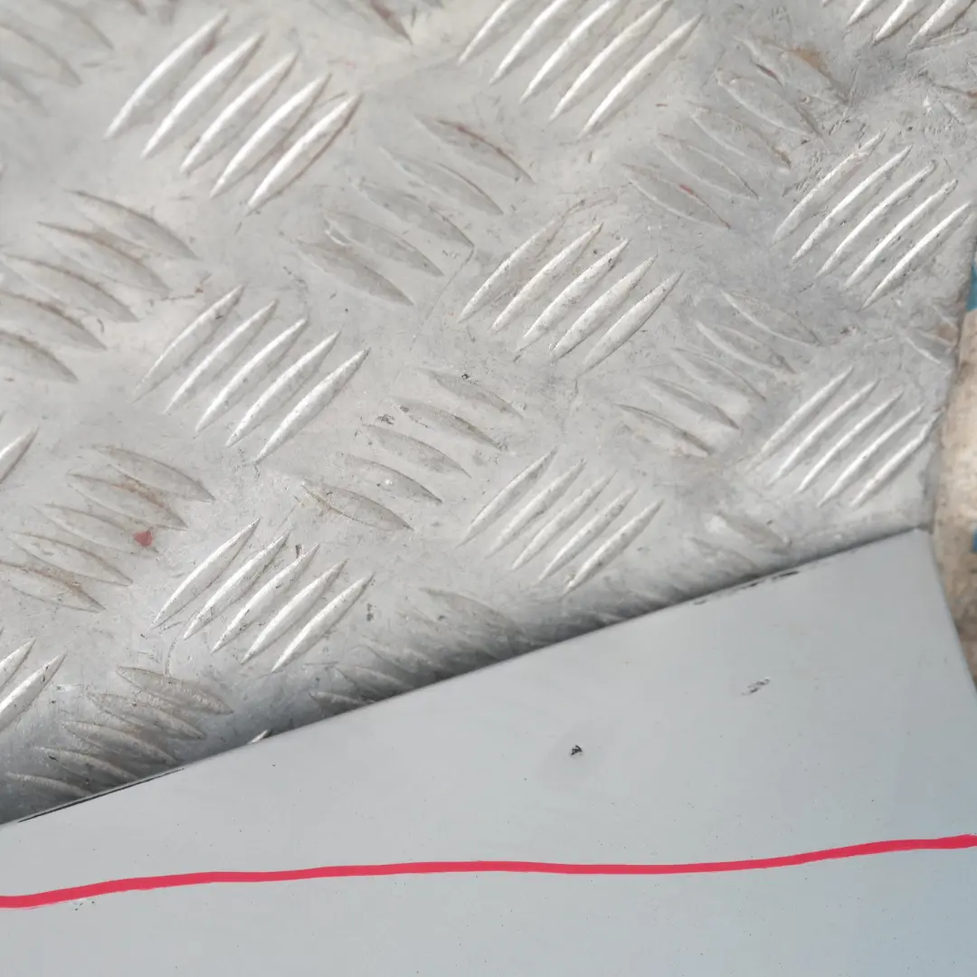 Nakładka próg lewy titansilber 354 do BMW E87 o numerze 32949 BMW E87 Nakładka próg lewy titansilber 354 - SKU 0032949-TS17 - Numer Części 32949