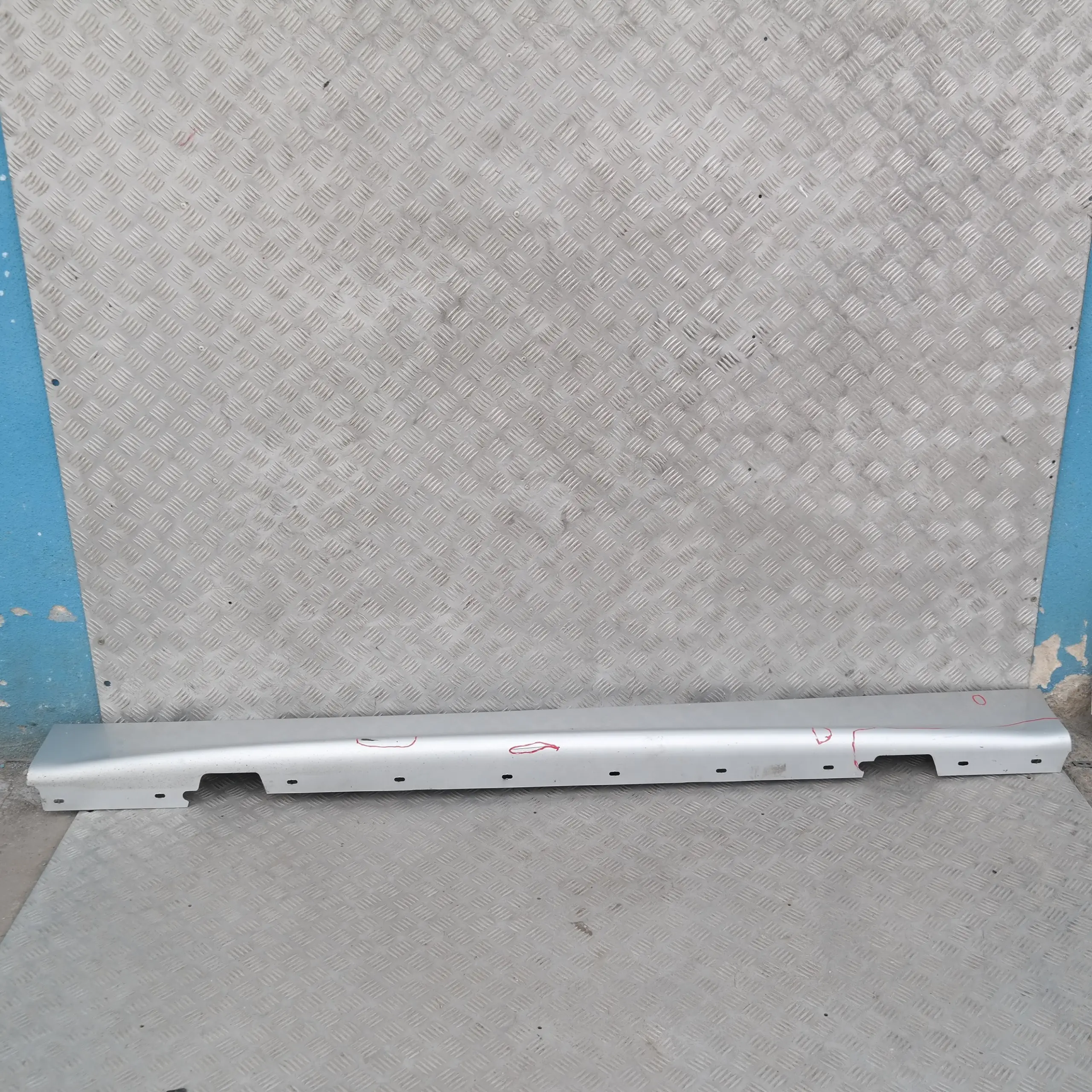 BMW 1 SERIES E87 Sill strip side skirt left N/S Titansilber Metallic Silver 354