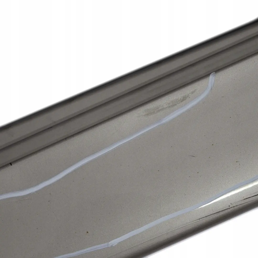 Pannello Copertura Soglia Porta Sinistra Kashmir Silver - A72 per BMW F10 F11 con numero di parte 2209827 BMW F10 F11 Pannello Copertura Soglia Porta Sinistra Kashmir Silver - A72 - SKU 2209827-KAS - Numero di parte 2209827